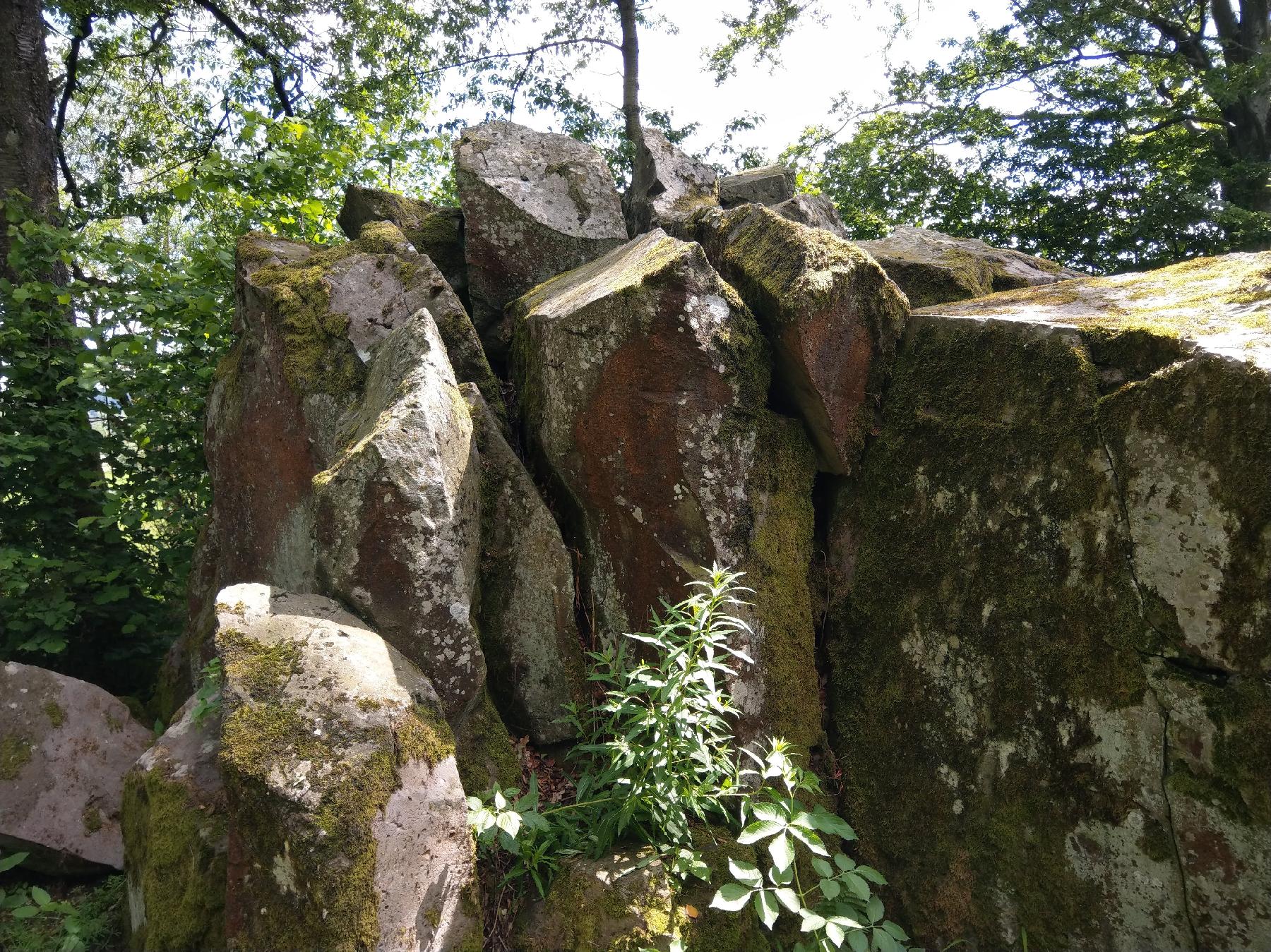 Felsen Mullsteine in Ulrichstein-Kölzenhain