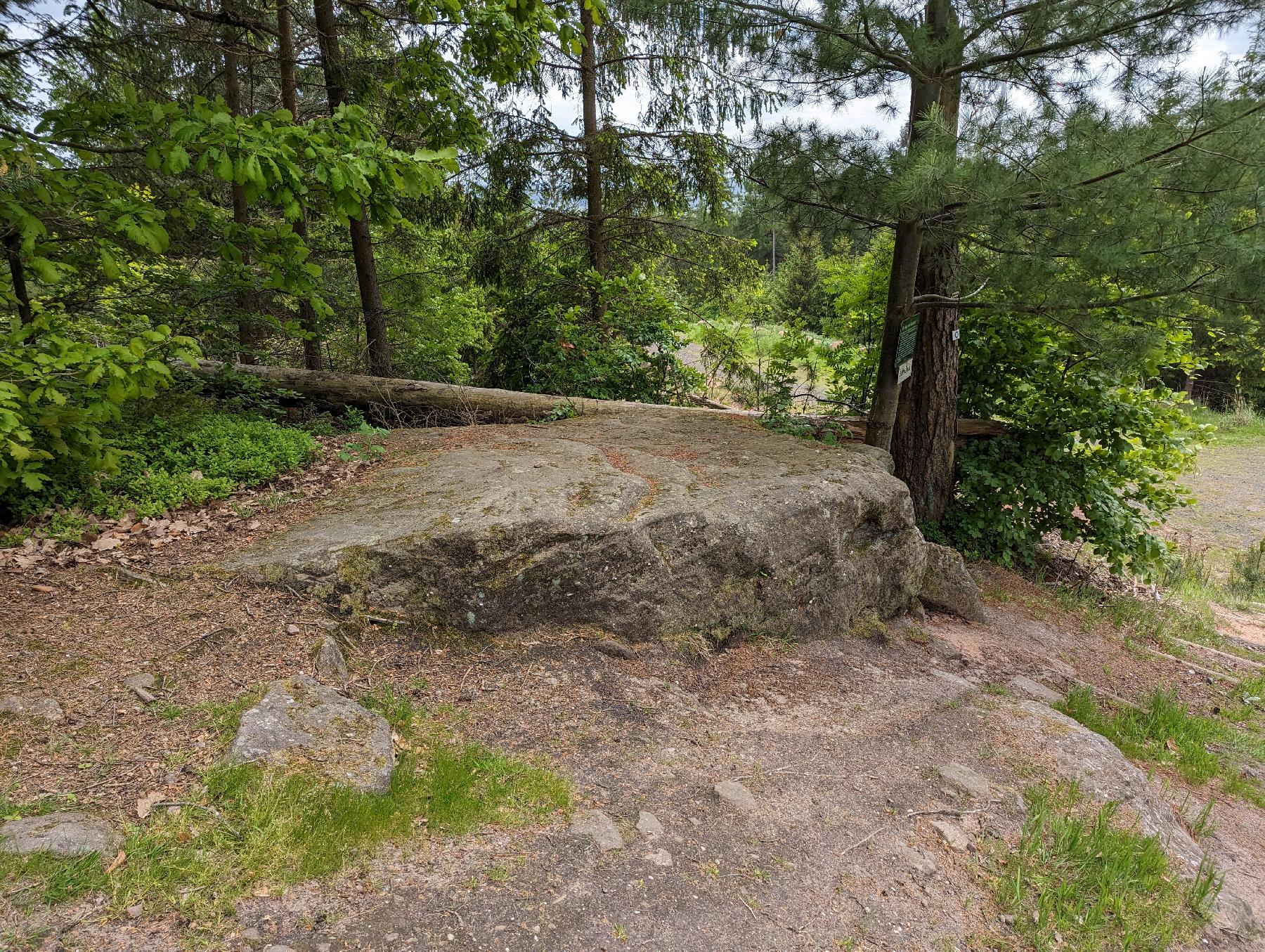 Felsen Sattelstein in Wartenberg-Angersbach