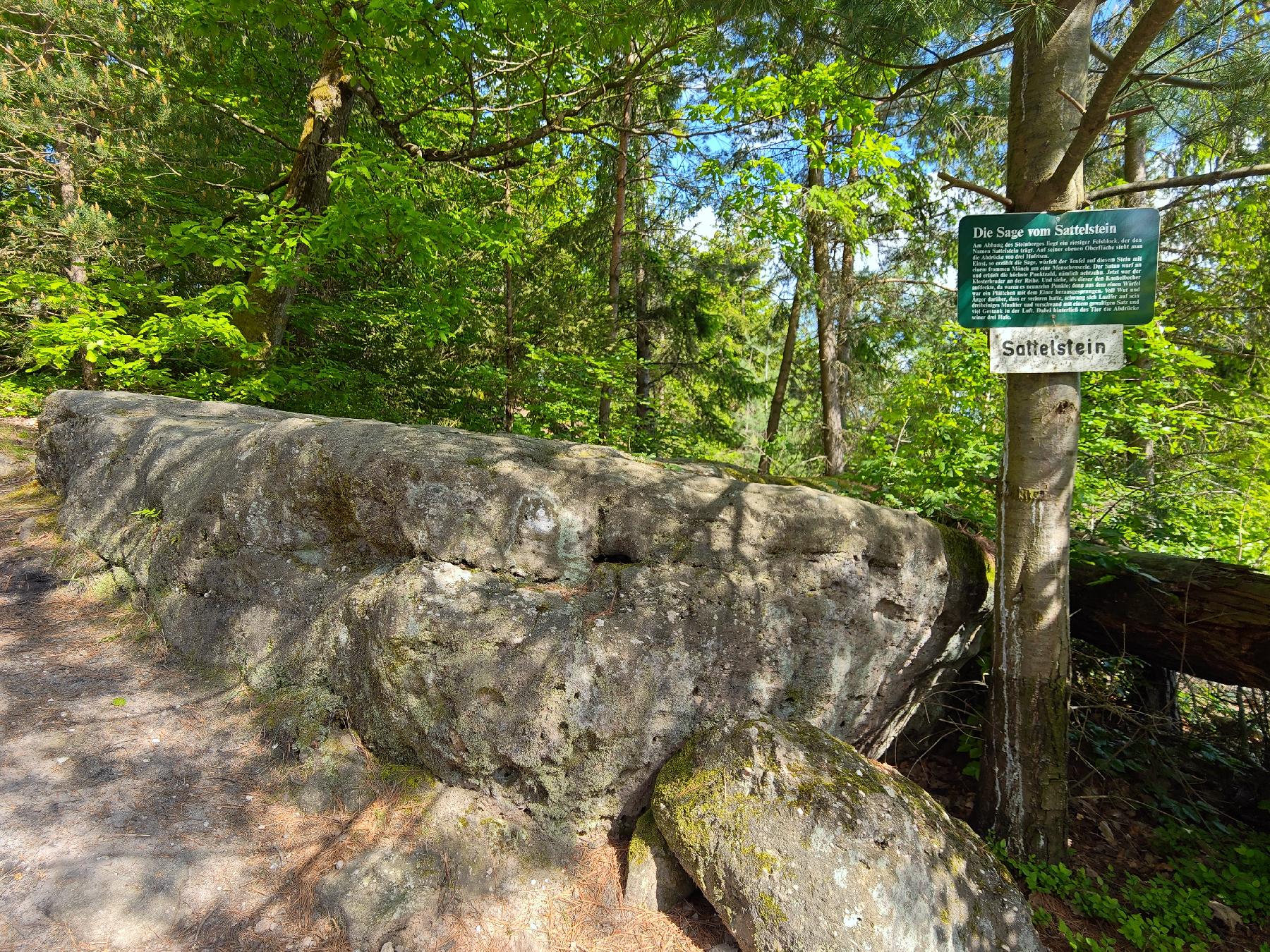 Felsen Sattelstein in Wartenberg-Angersbach